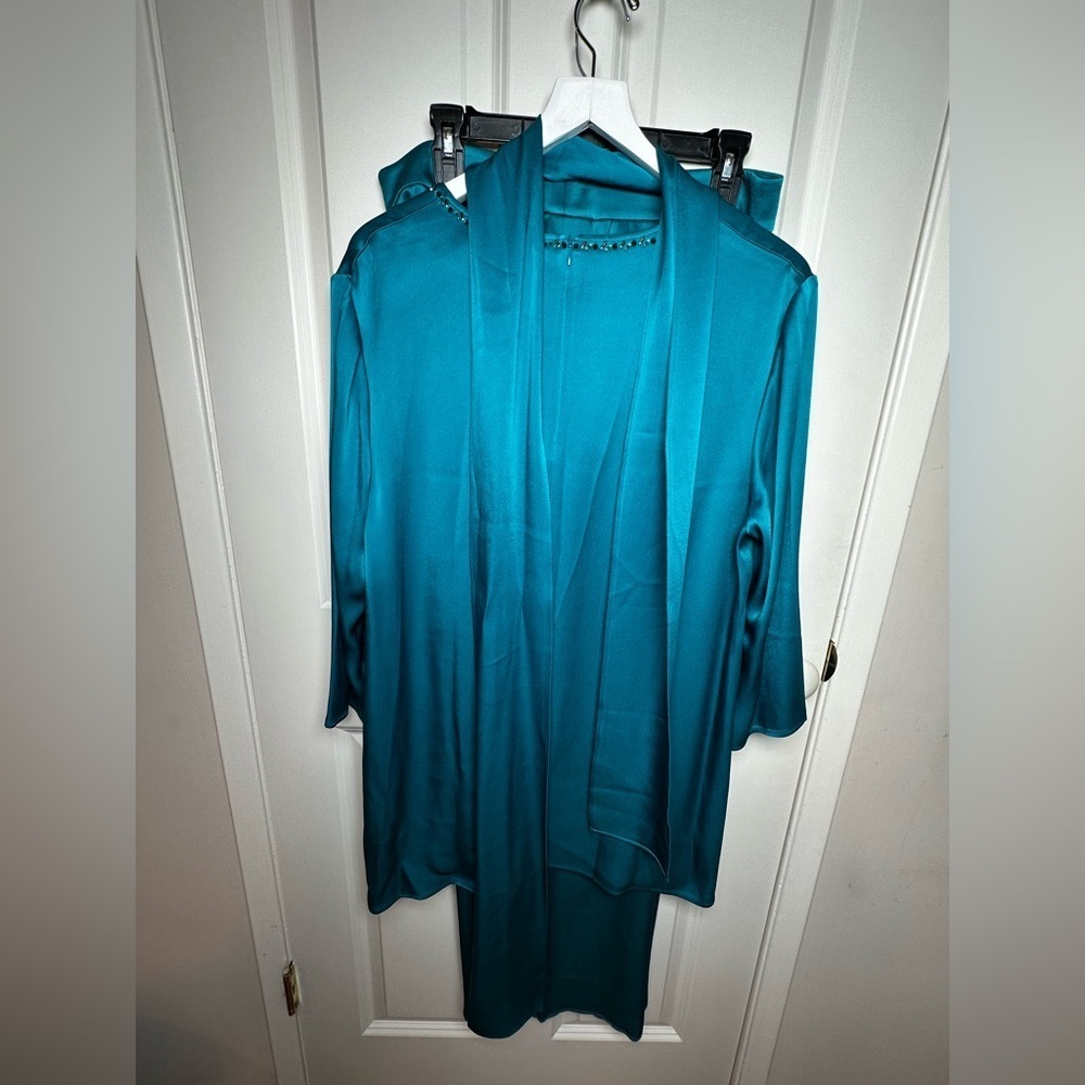 St. John Turquoise Embellished Ensemble 3 piece,pants size 10 blouse size large - Picture 8 of 17